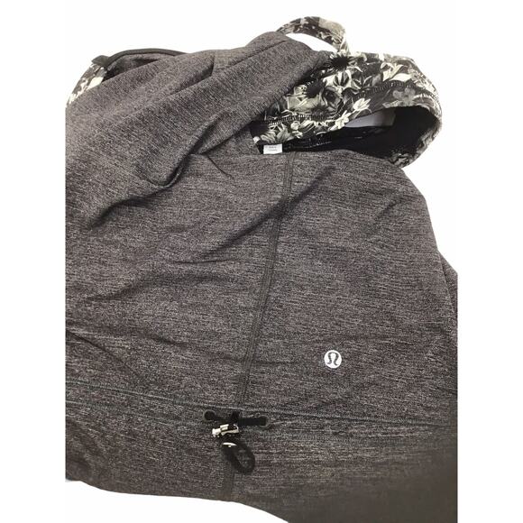 Lululemon Tank Top Attached Sports Bra Gray Black Women’s Size 6 - Picture 10 of 10